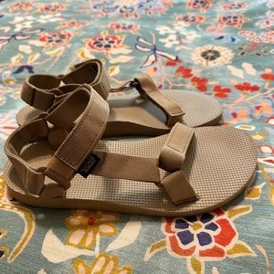 Tan Teva’s-like new